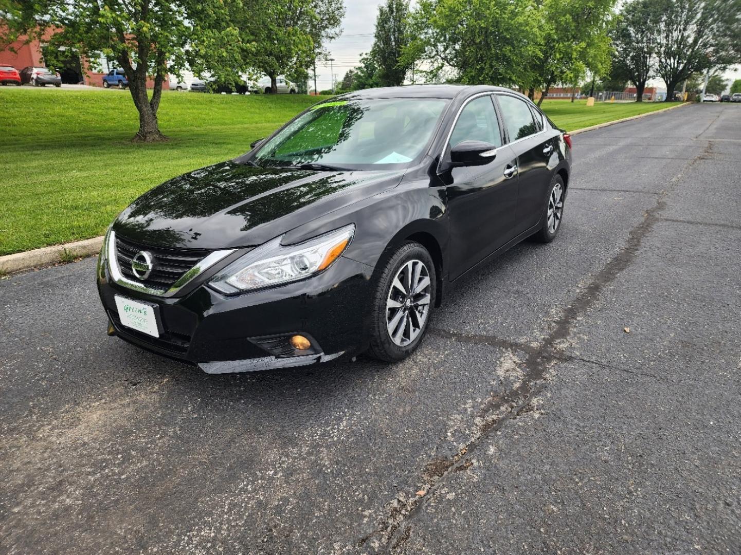 2016 BLACK /Black Nissan Altima 2.5 SV (1N4AL3APXGC) with an 2.5L L4 DOHC 16V engine, CVT transmission, located at 1221 Madison St., Shelbyville, TN, 37160, (931) 680-9439, 0.000000, 0.000000 - Photo#0